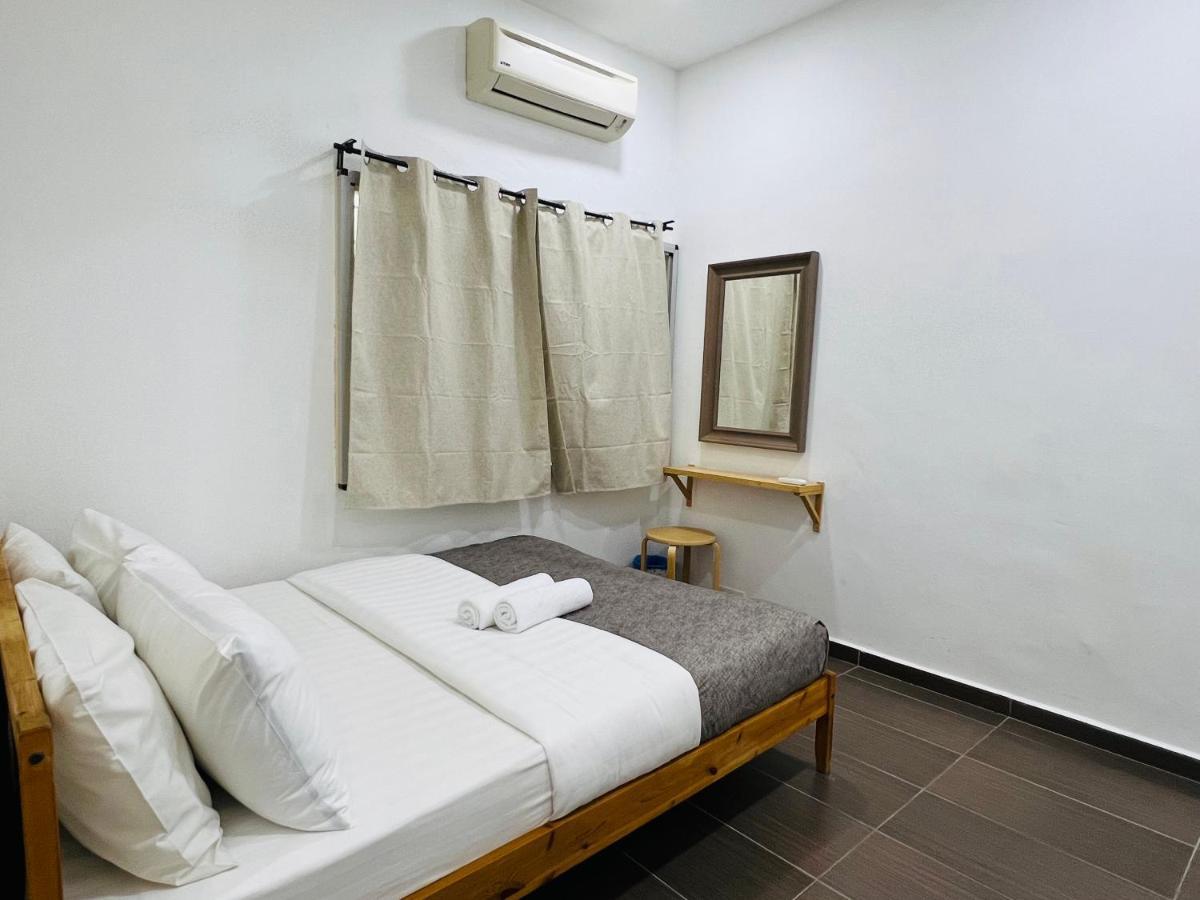3 Bedroom Landed Beside Jonker Taman Kota Laksamana 150a By Myplace Holiday home