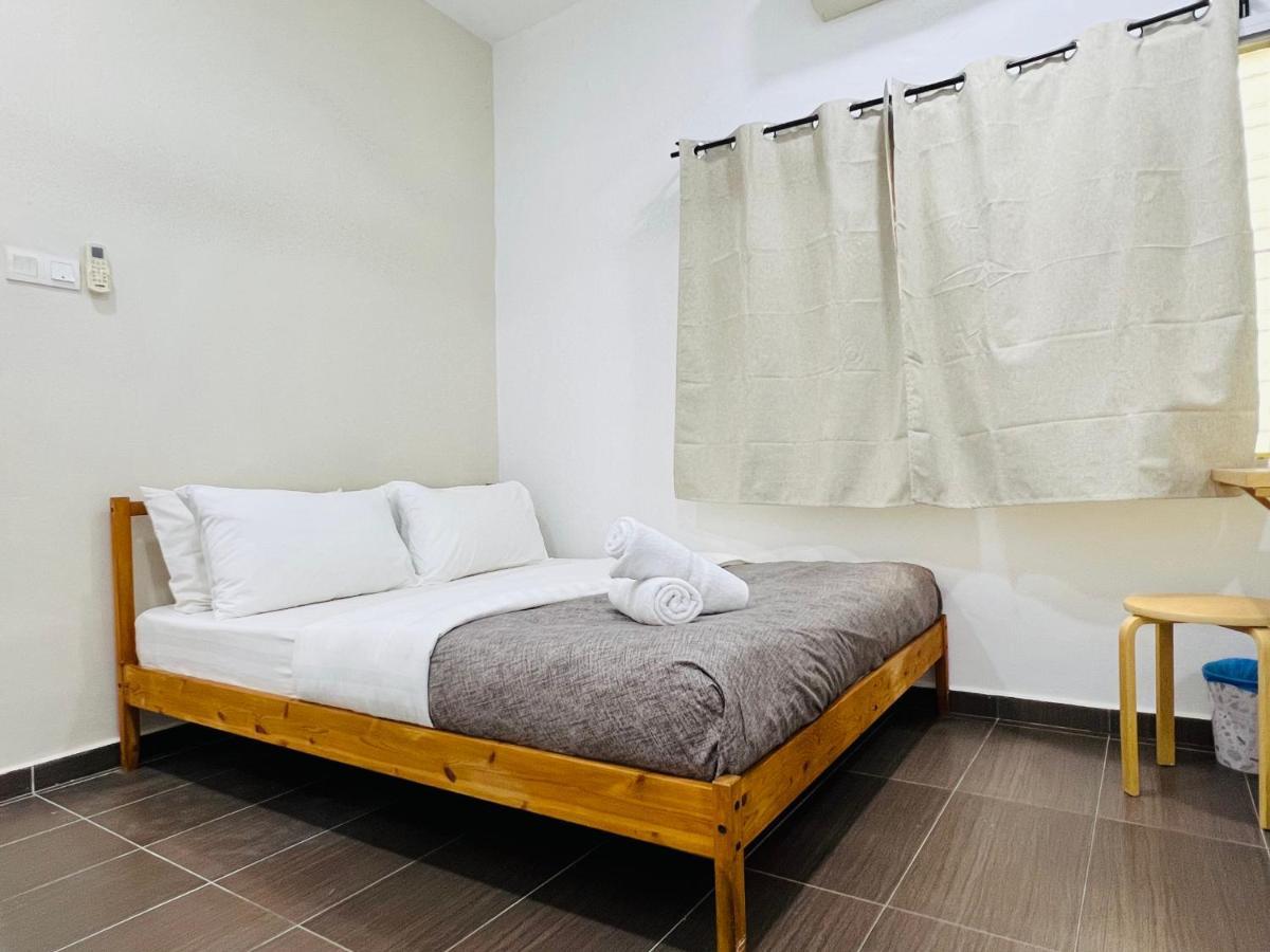 3 Bedroom Landed Beside Jonker Taman Kota Laksamana 150a By Myplace