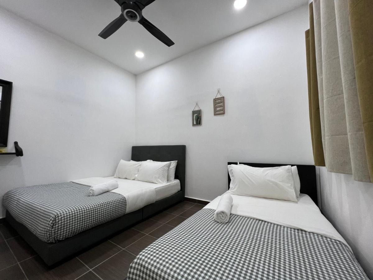 3 Bedroom Landed Beside Jonker Taman Kota Laksamana 150a By Myplace Holiday home *