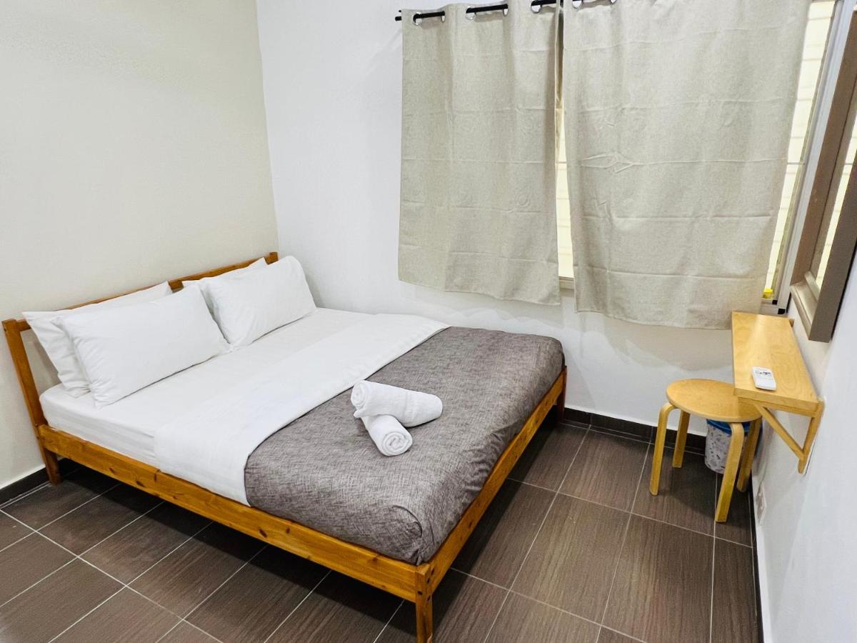 3 Bedroom Landed Beside Jonker Taman Kota Laksamana 150a By Myplace Holiday home